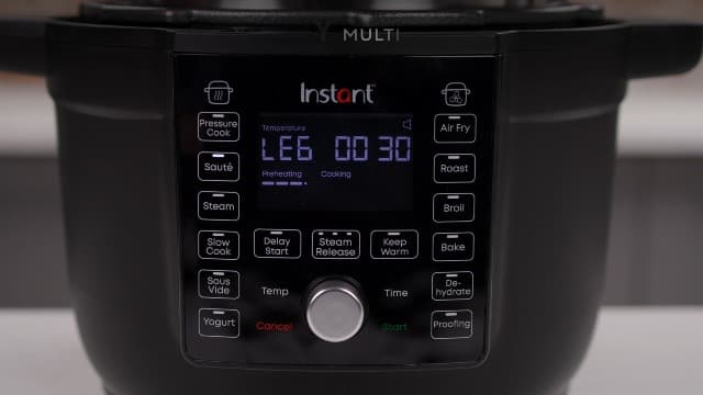 Instant Pot Duo Crisp Ultimate Lid, 13-in-1 Air Fryer and Pressure Cooker Combo, Sauté, Slow Cook, Bake, Steam, Warm, Roast, Dehydrate, Sous Vide, & Proof, App With Over 800 Recipes, 6.5 Quart, Black