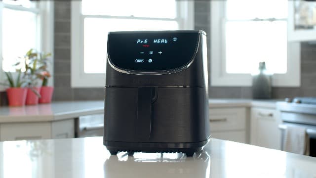 Gourmia Air Fryer Oven Digital Display 7 Quart Large AirFryer Cooker 12 Touch Cooking Presets, XL Air Fryer Basket 1700w Power Multifunction GAF716 Black and Stainless Steel Accents FRY FORCE 360°